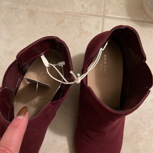 ANNE TAYLOR FACTORY - maroon “suede” booties - size 6.5 - Picture 2 of 5